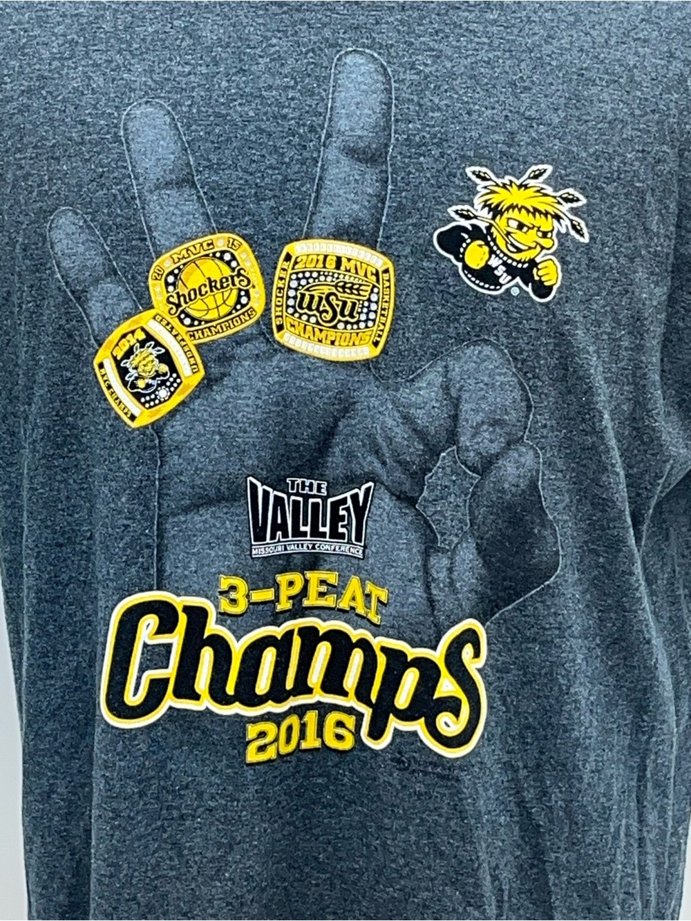 Gildan Wichita State Shockers Basketball MVC 3-Peat Champs 2016 T-Shirt Large
